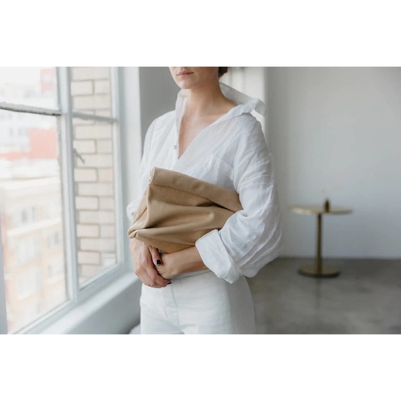 Marie Turnor THE DINNER — Camel with Gold Print Handbag - Picture 5 of 11